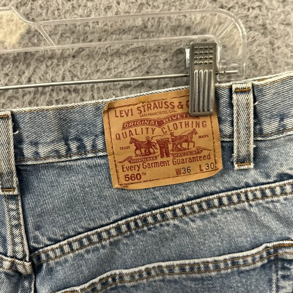 Vintage Levis Jeans Mens 36x30 Blue Denim 560 Loose Fit Light Wash American